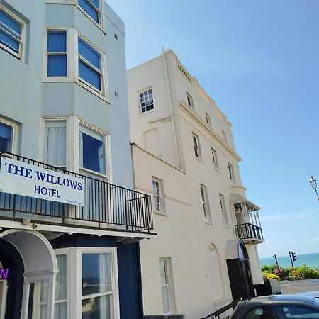 The Willows Brighton Екстериор снимка