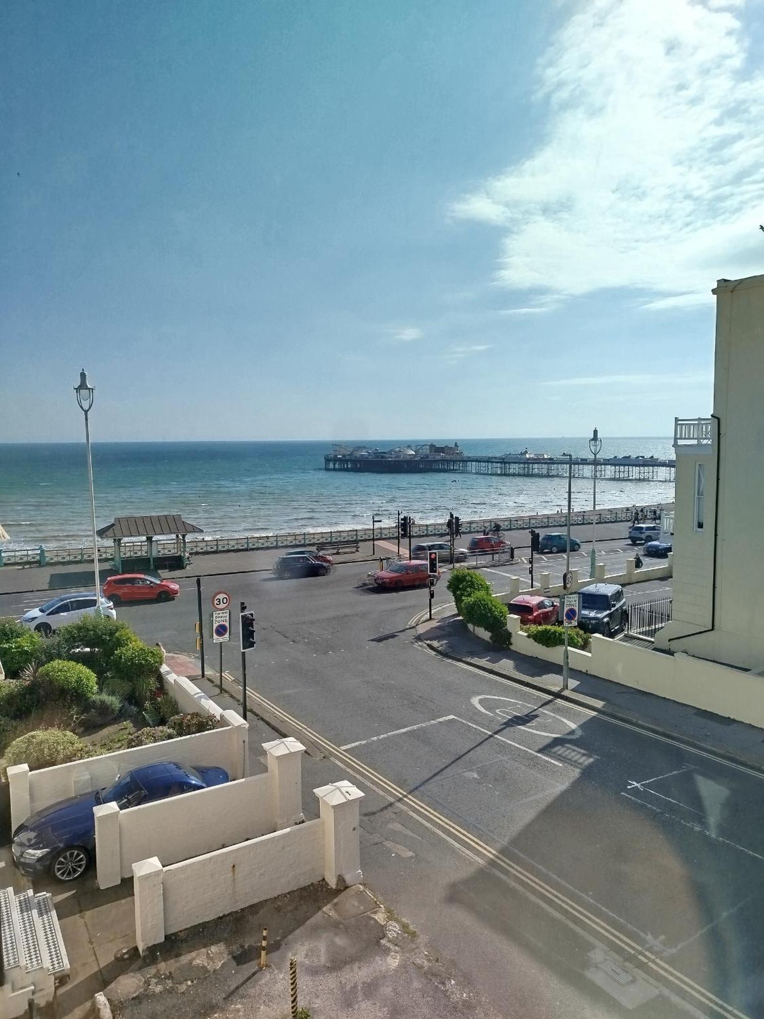 The Willows Brighton Екстериор снимка